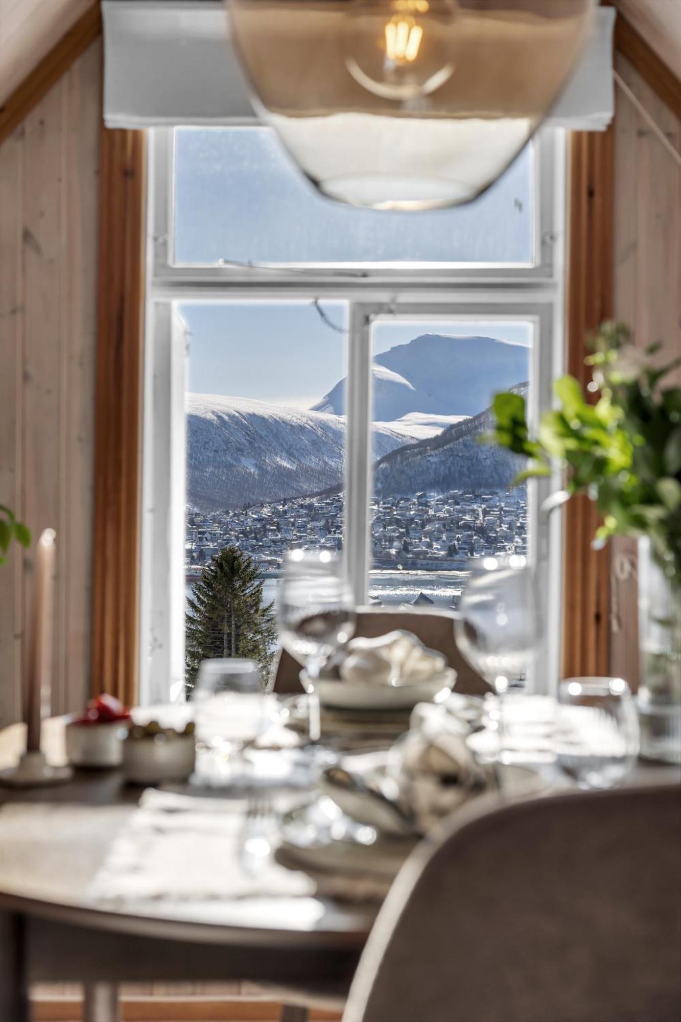Cozy Central Loft Apartment With Amazing View Tromso Luaran gambar
